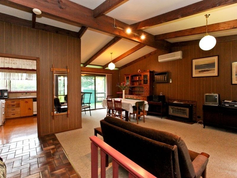 25 Gordon Avenue, Inverloch VIC 3996