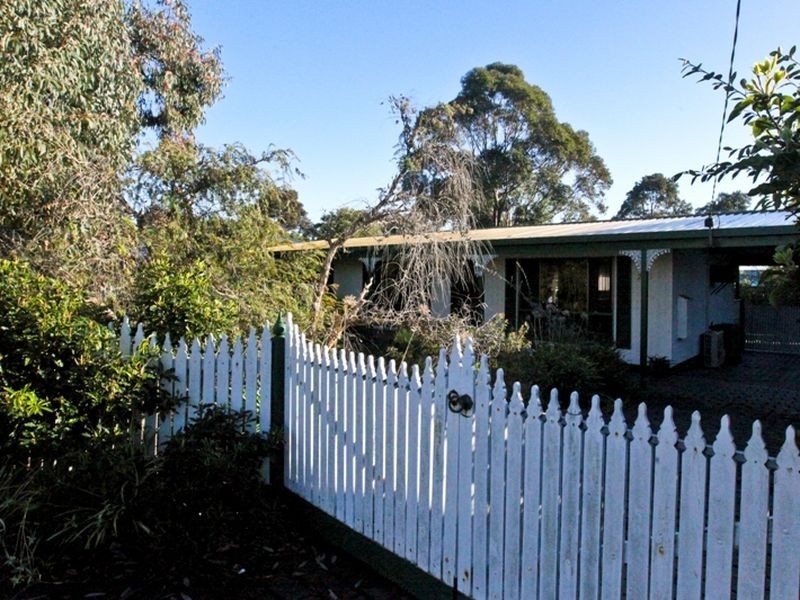 25 Gordon Avenue, Inverloch VIC 3996