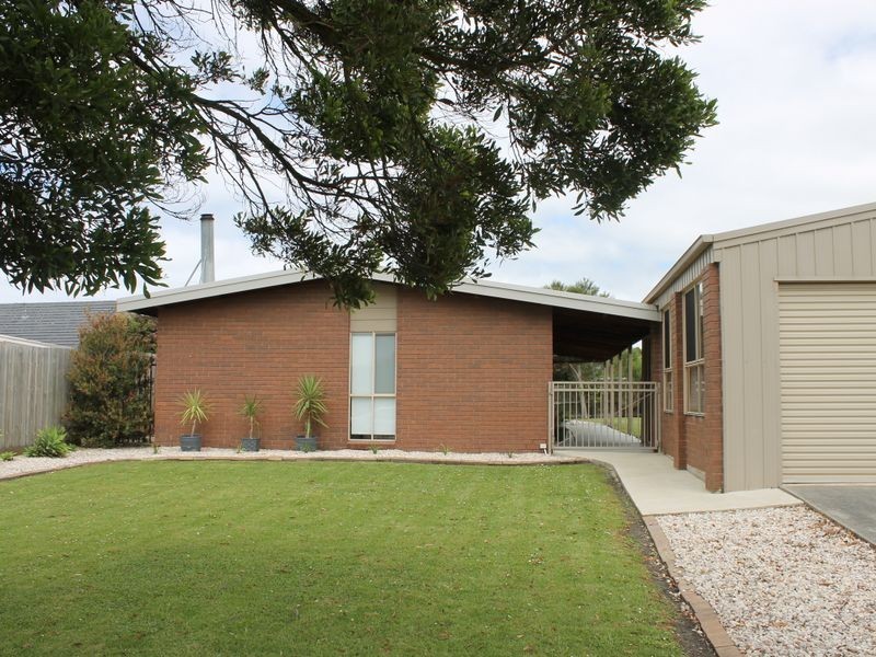 5 Youll Grove, Inverloch VIC 3996