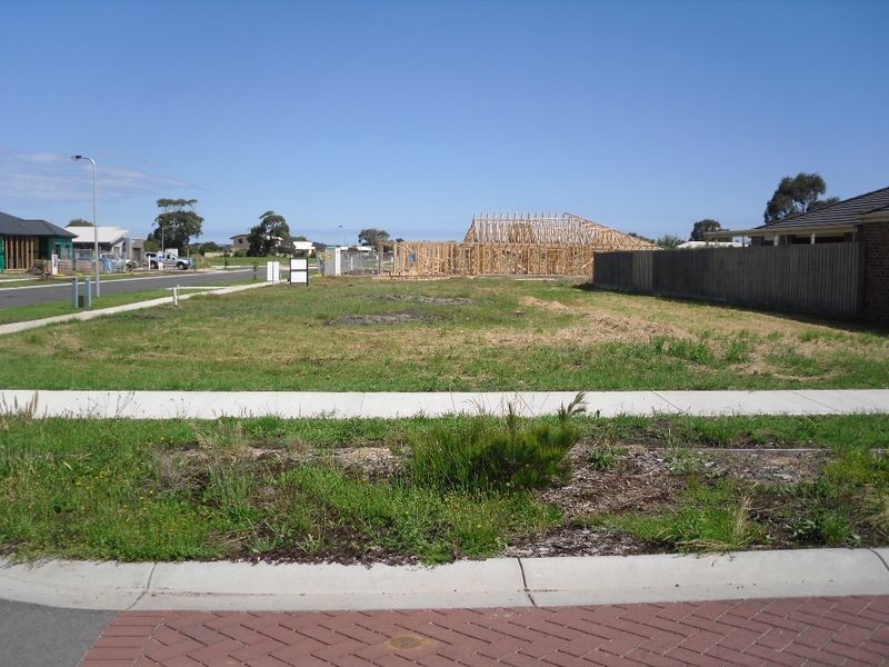 1/Cnr Heather Grove  & Meanderri Drive, Inverloch VIC 3996