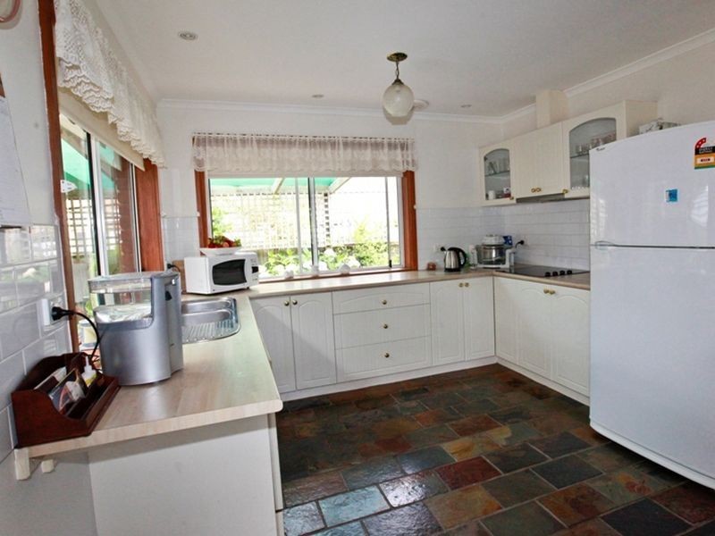 16B Sandymount Avenue, Inverloch VIC 3996