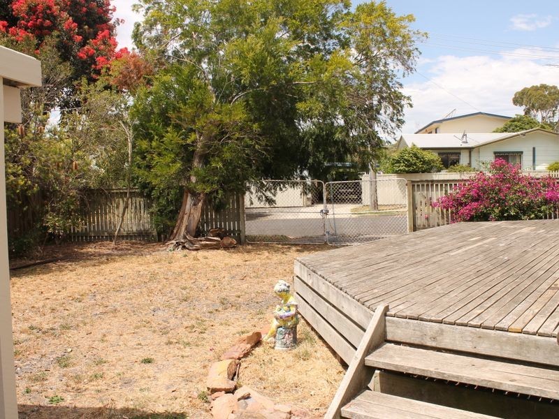 14 Stewart Avenue, Inverloch VIC 3996