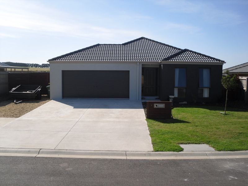 7 Dalmont Bay Court, Inverloch VIC 3996