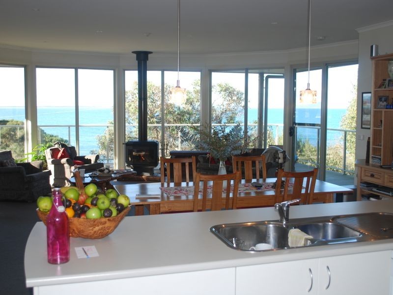 21 Bayside Drive, Walkerville VIC 3956