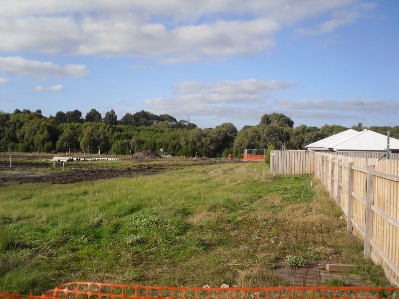 28 (Lot 63 Surrey Place, Inverloch VIC 3996