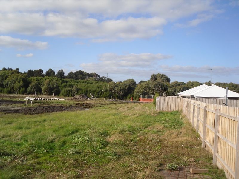28 (Lot 63 Surrey Place, Inverloch VIC 3996