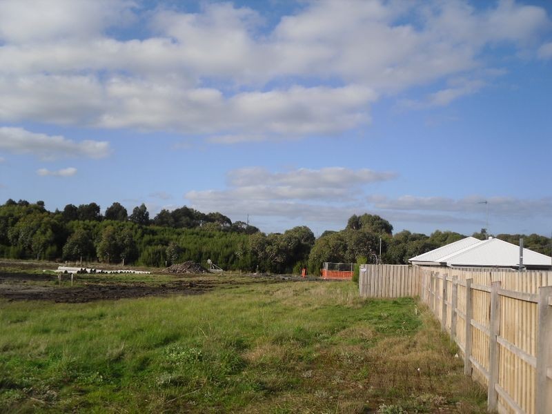 28 (Lot 63 Surrey Place, Inverloch VIC 3996
