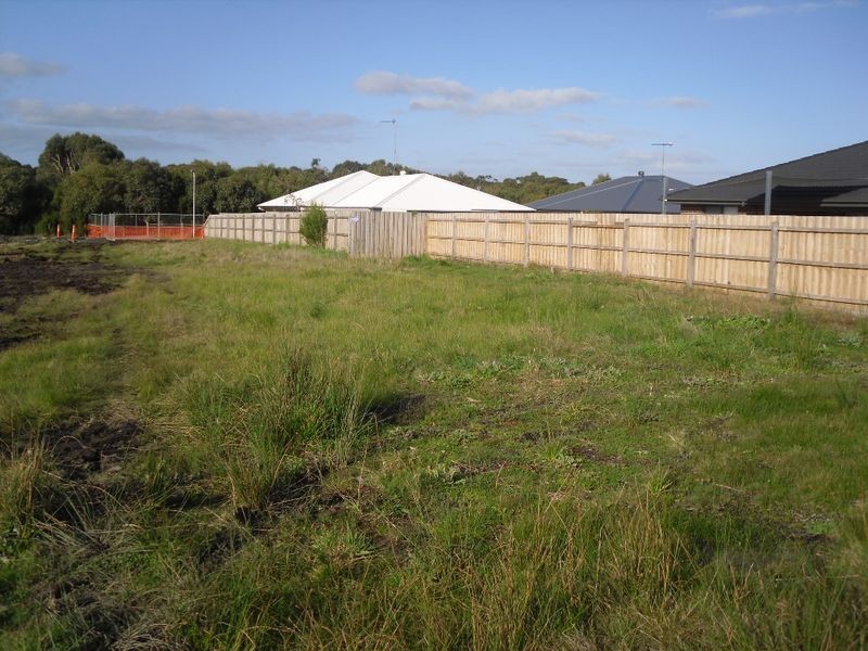 28 (Lot 63 Surrey Place, Inverloch VIC 3996