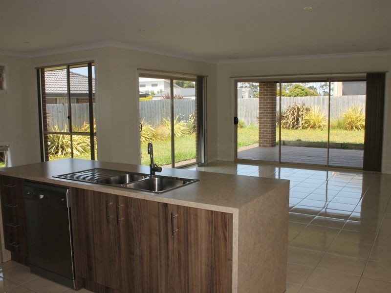 13 Queenscliff Drive, Inverloch VIC 3996
