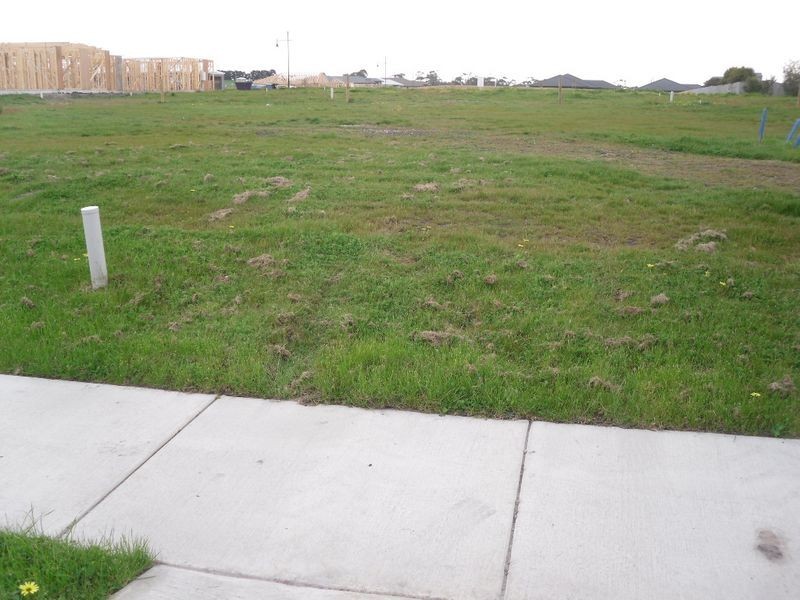 Lot 325 Hobson Place, Inverloch VIC 3996