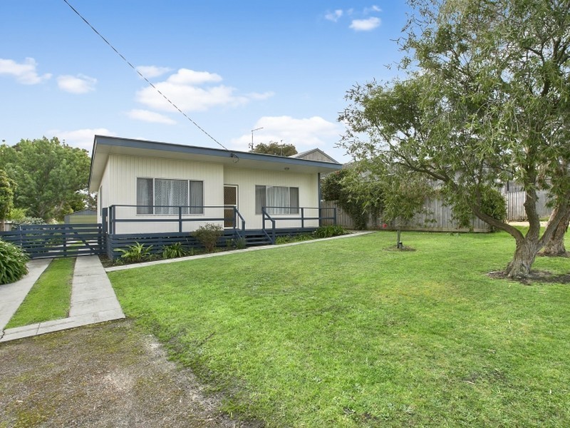 21 Pier Road, Inverloch VIC 3996