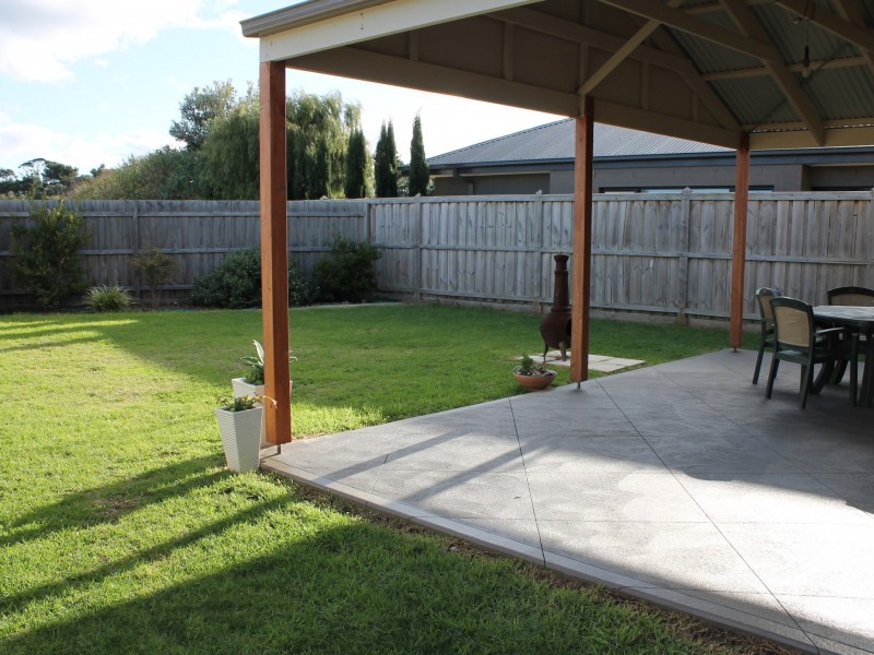 37 Paperbark Place, Inverloch VIC 3996