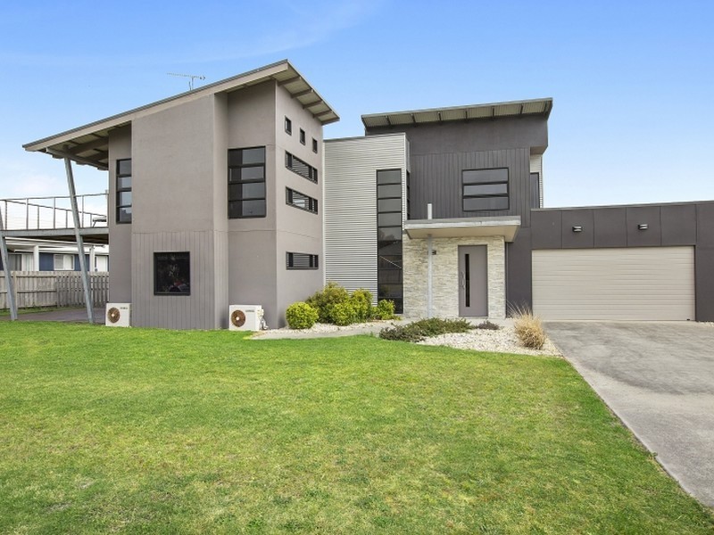 11 Endeavour Place, Inverloch VIC 3996