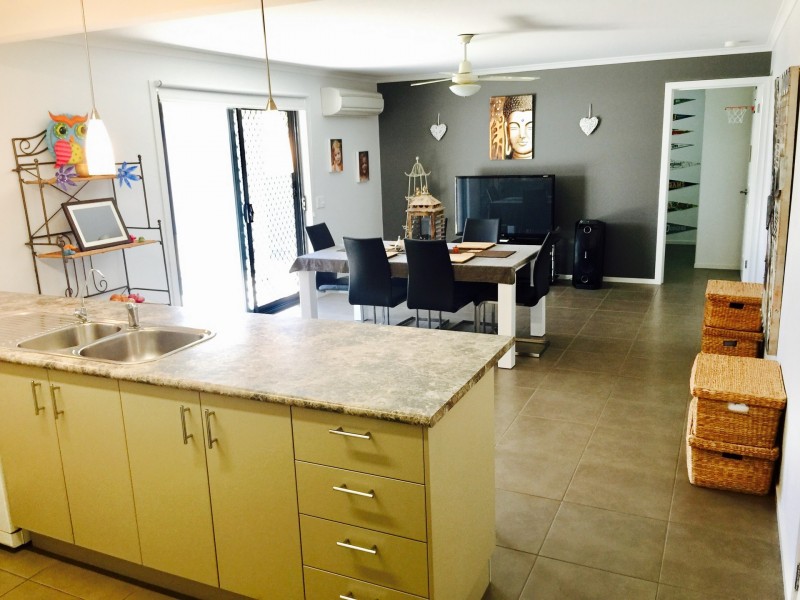 8 Surrey Place, Inverloch VIC 3996