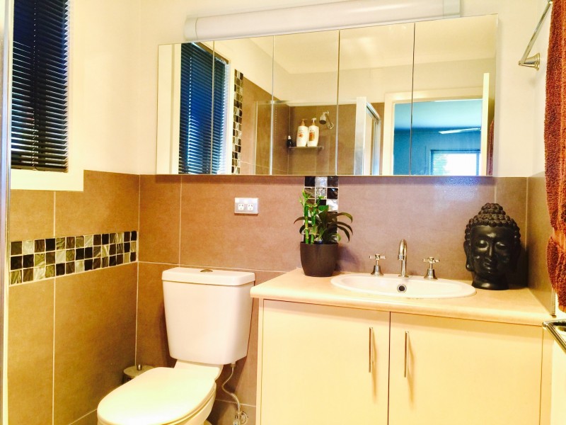 8 Surrey Place, Inverloch VIC 3996