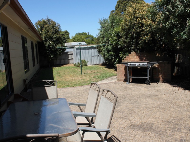 2 Valerie Street, Inverloch VIC 3996