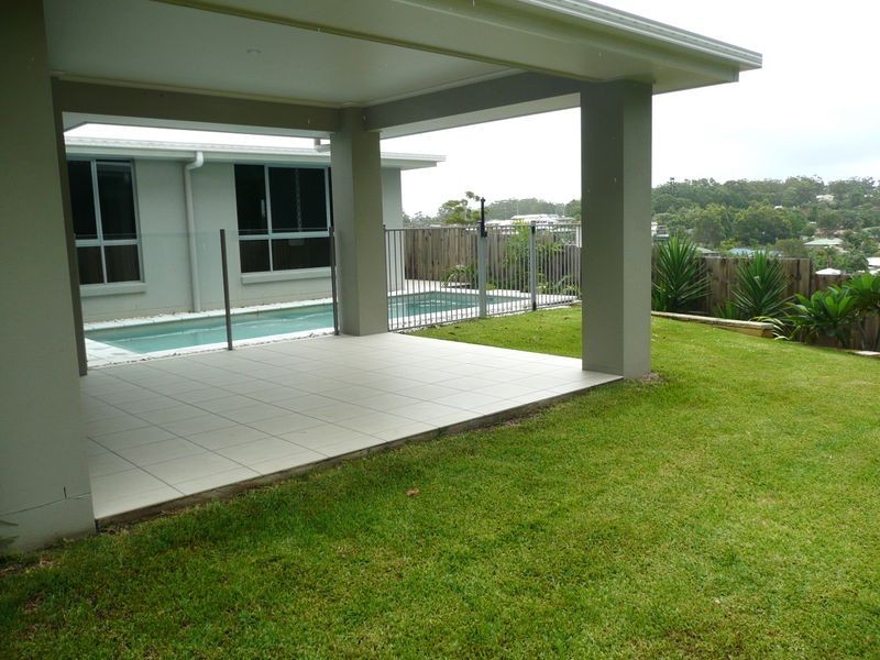 12 Heath Court, Little Mountain QLD 4551
