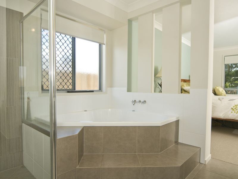 12 Heath Court, Little Mountain QLD 4551