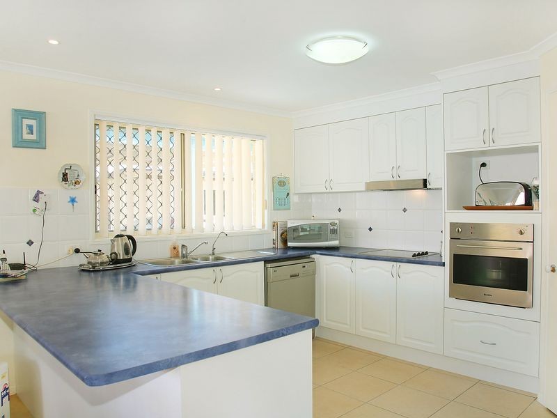 2 Wildflower Way, Little Mountain QLD 4551