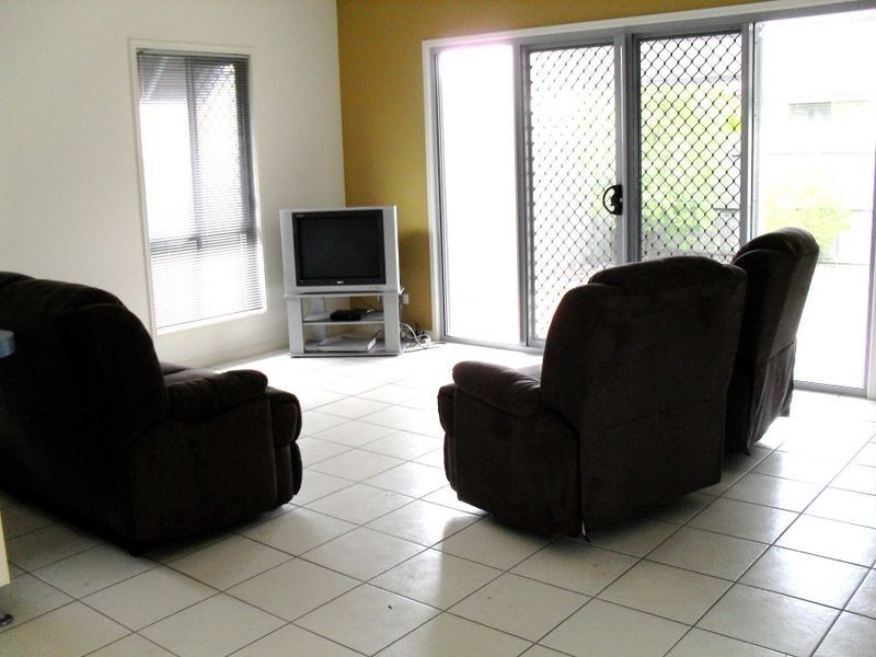 17 Saint Lucia Crescent, Kawana Island QLD 4575