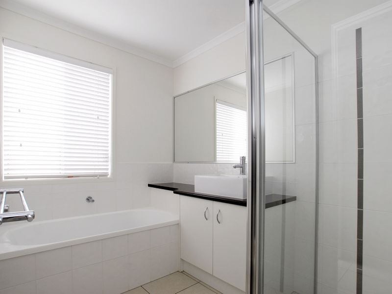 25 Elvena Circuit, Little Mountain QLD 4551