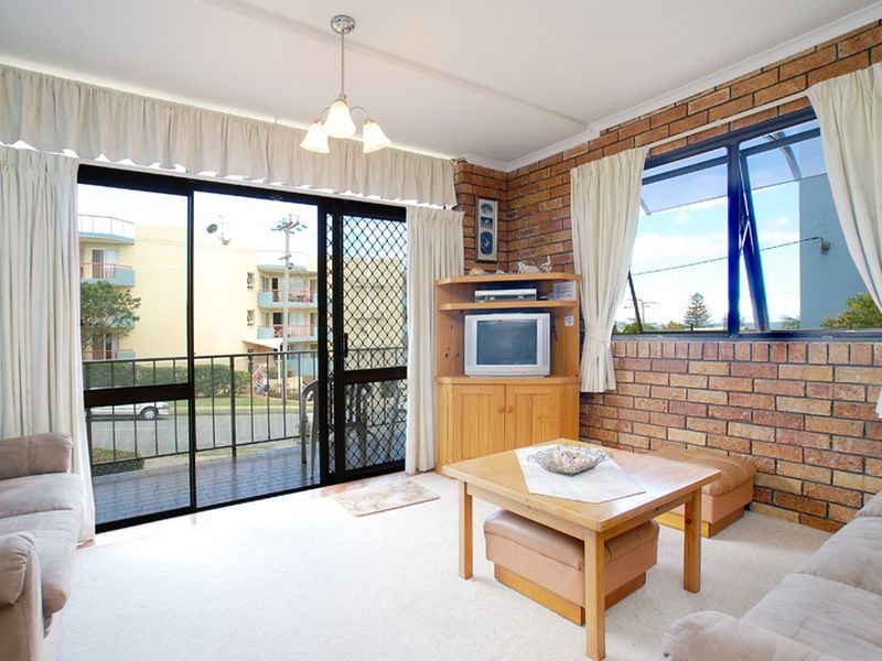 1/8 Dingle Avenue, Caloundra QLD 4551