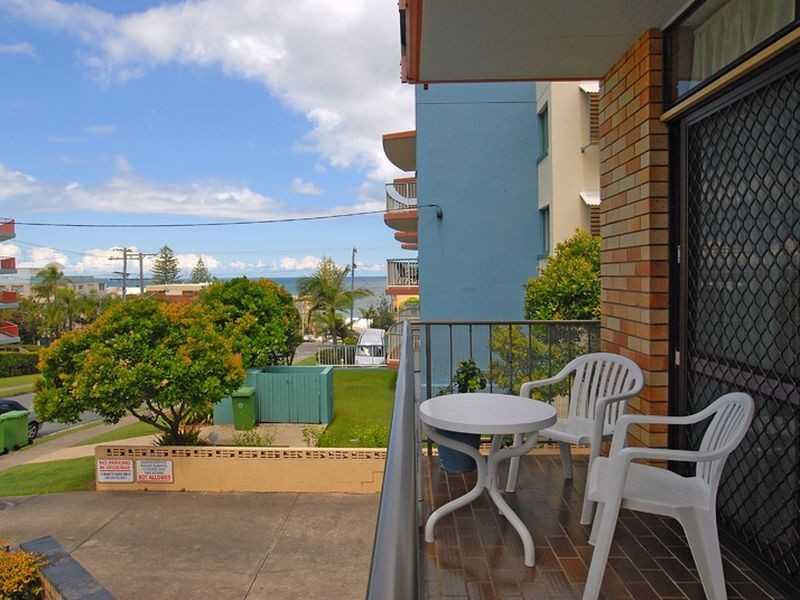 1/8 Dingle Avenue, Caloundra QLD 4551