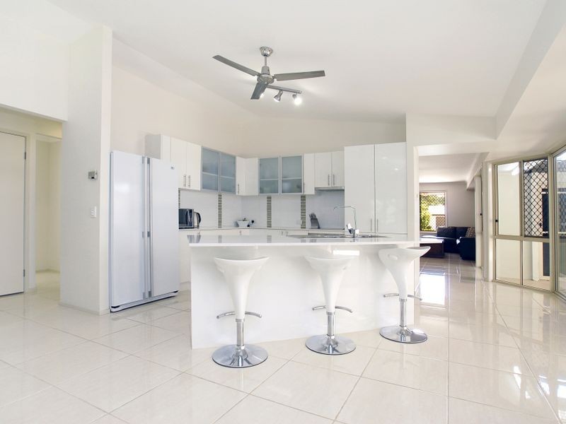 17 St Helena Street, Little Mountain QLD 4551