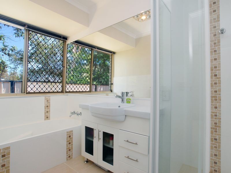 17 St Helena Street, Little Mountain QLD 4551