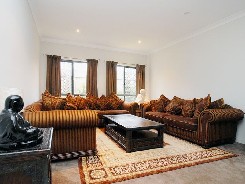 41 Hillview Crescent, Little Mountain QLD 4551