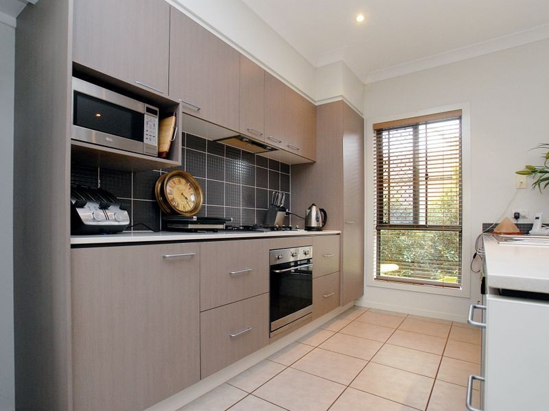 41 Hillview Crescent, Little Mountain QLD 4551