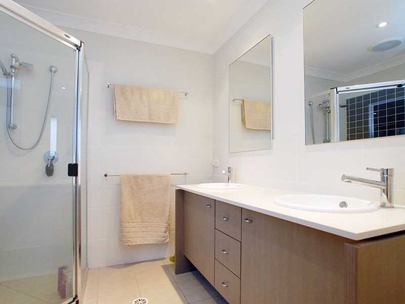 41 Hillview Crescent, Little Mountain QLD 4551