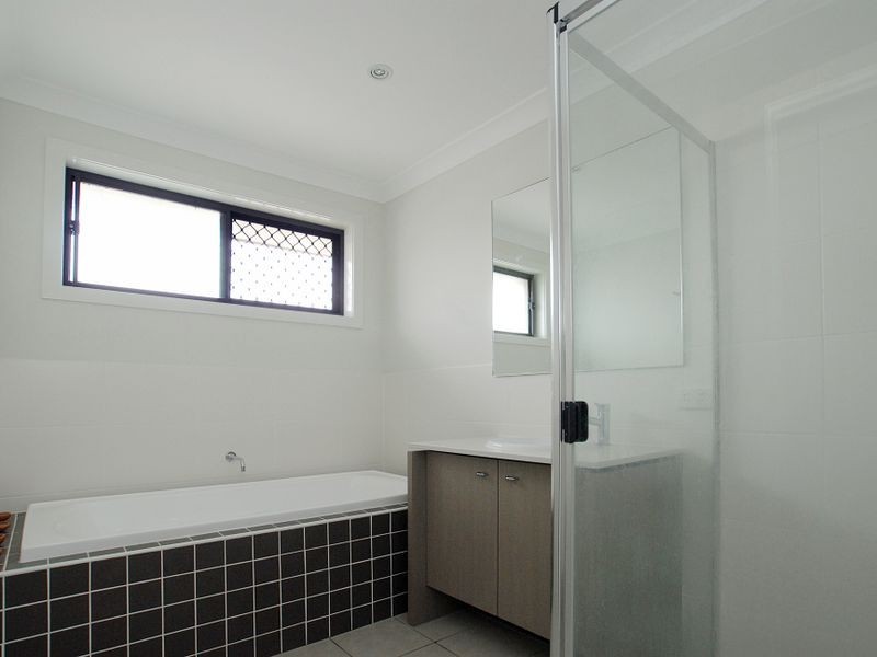 41 Hillview Crescent, Little Mountain QLD 4551