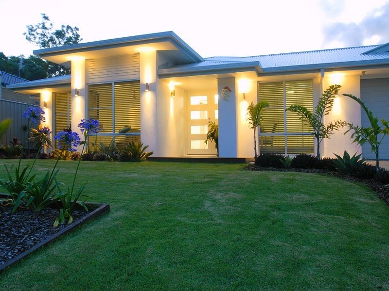 8 Middle Creek Road, Little Mountain QLD 4551