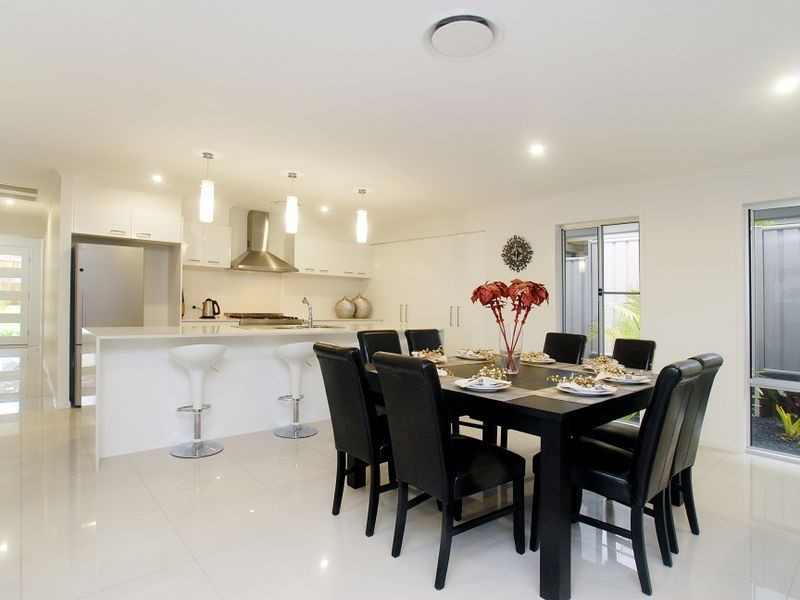 8 Middle Creek Road, Little Mountain QLD 4551