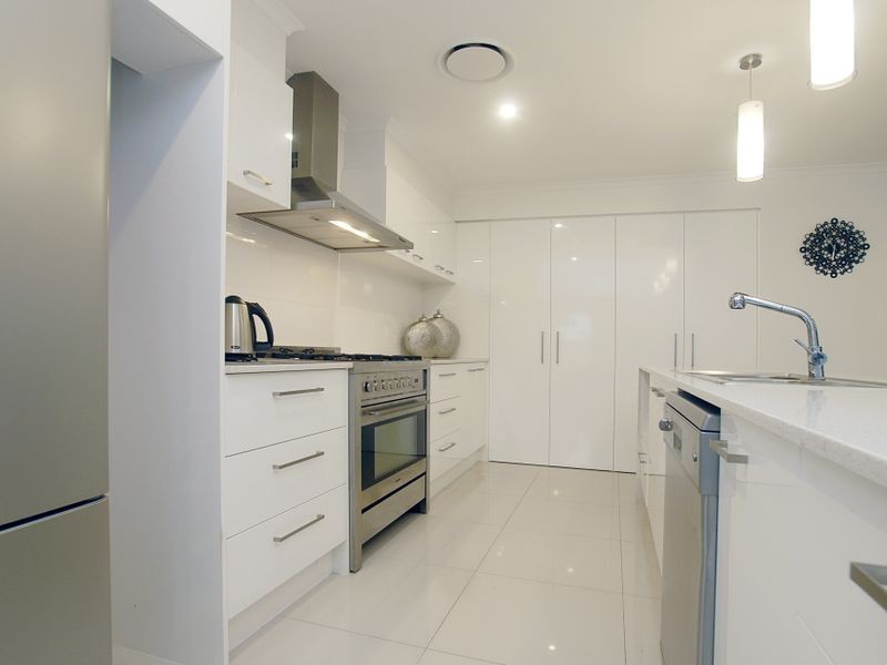 8 Middle Creek Road, Little Mountain QLD 4551