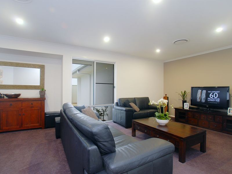 8 Middle Creek Road, Little Mountain QLD 4551