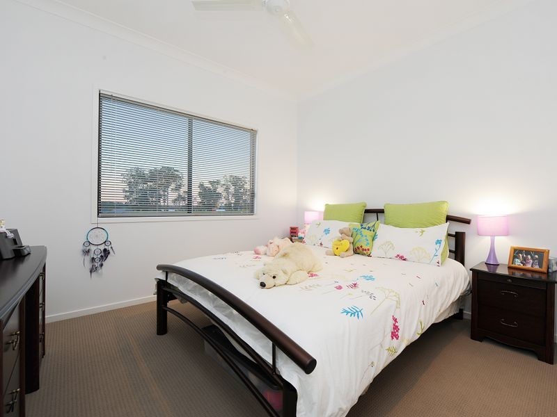 4 Leeside Street, Little Mountain QLD 4551