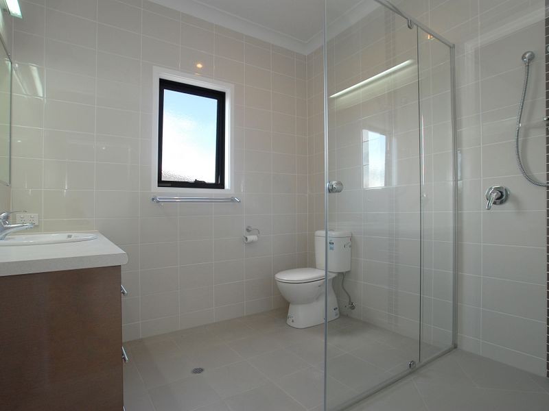 4 Leeside Street, Little Mountain QLD 4551