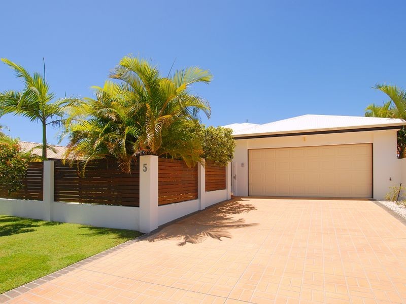 5 Resolution Street, Pelican Waters QLD 4551