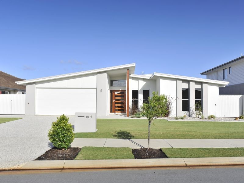 19 Whitehaven Way, Pelican Waters QLD 4551