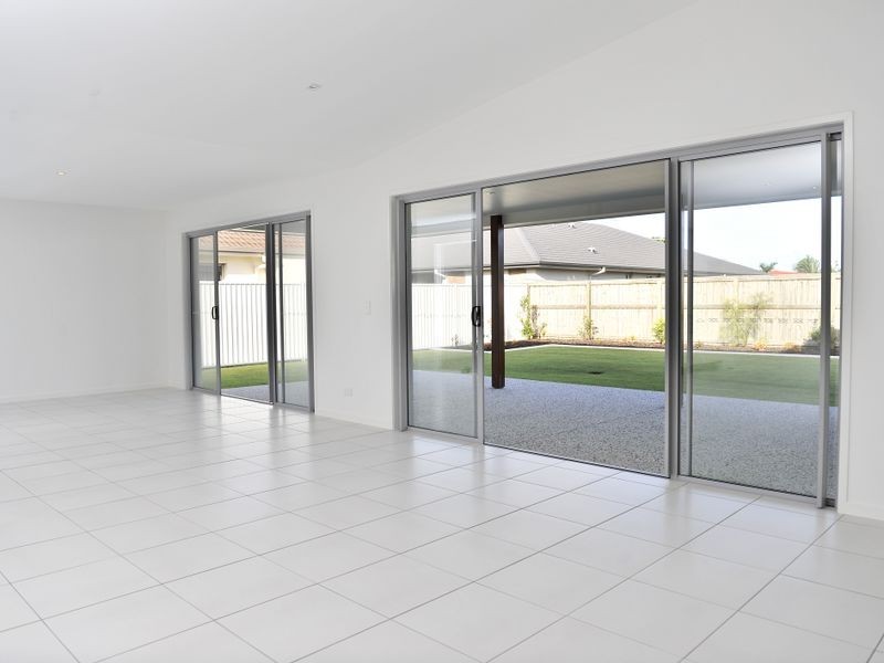 19 Whitehaven Way, Pelican Waters QLD 4551