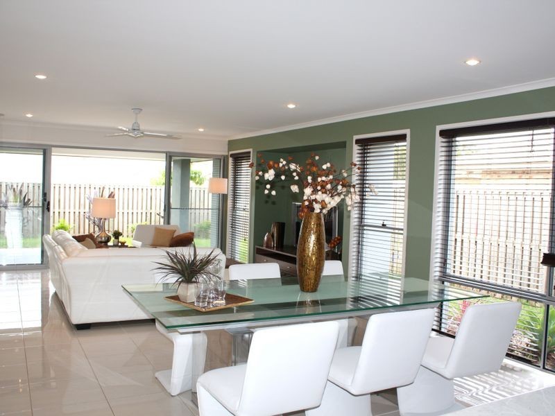 15 Elvena Street, Little Mountain QLD 4551