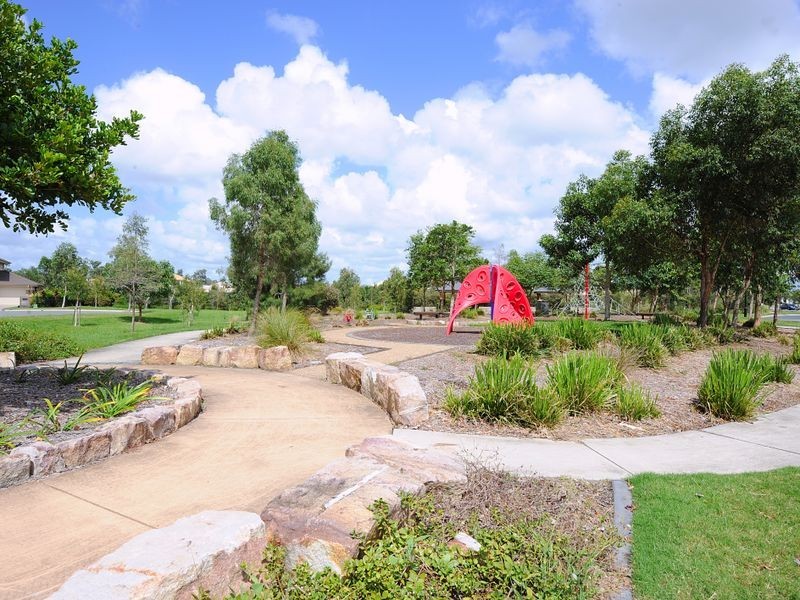 15 Elvena Street, Little Mountain QLD 4551