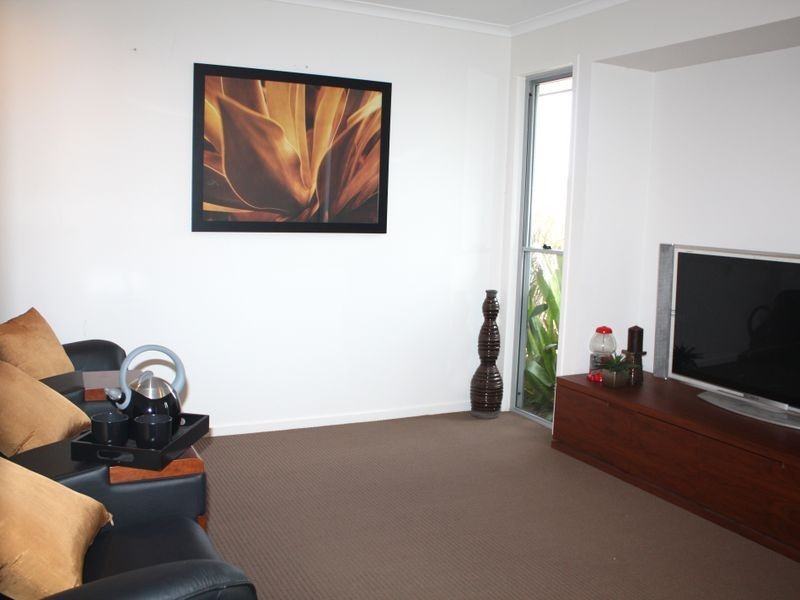 15 Elvena Street, Little Mountain QLD 4551