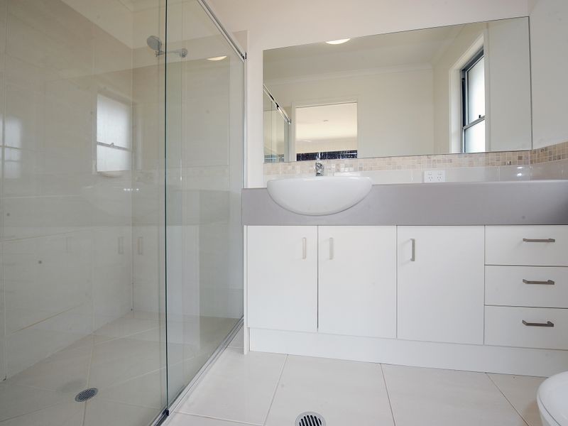 15 Elvena Street, Little Mountain QLD 4551