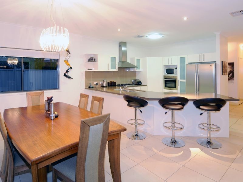 6 Francis Court, Pelican Waters QLD 4551