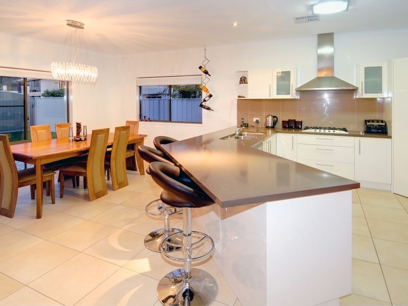 6 Francis Court, Pelican Waters QLD 4551