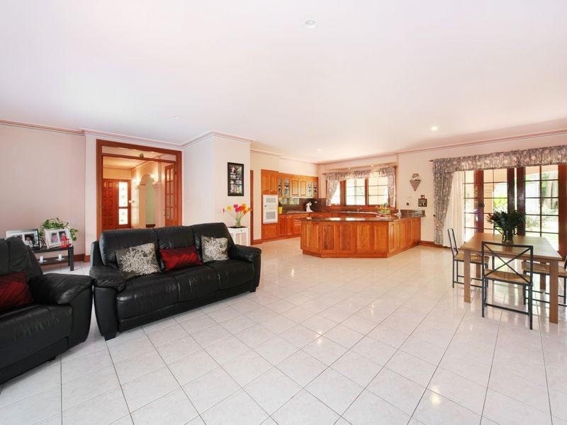 528 Steve Irwin Way, Glass House Mountains QLD 4518