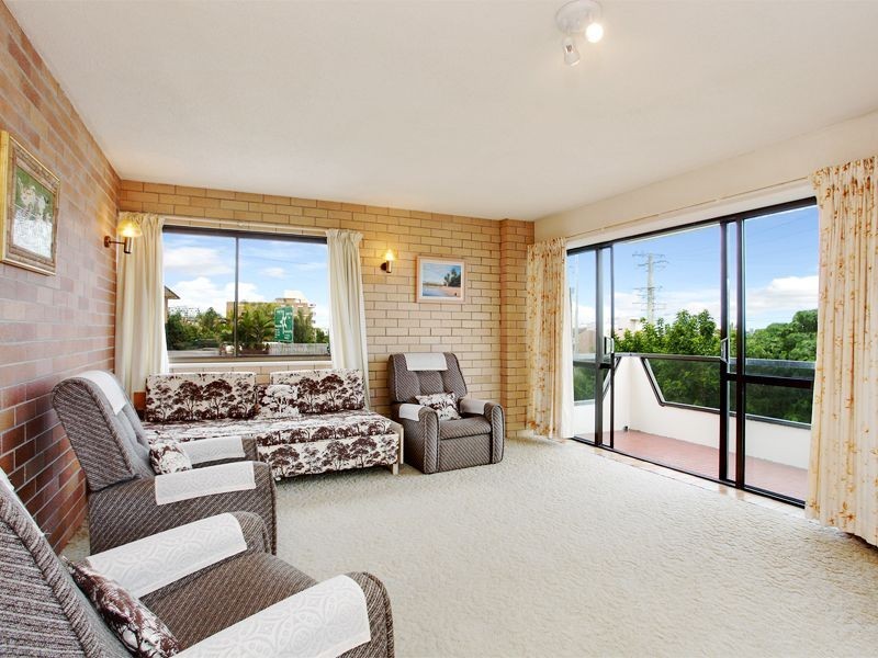 1/10 Dingle Avenue, Kings Beach QLD 4551